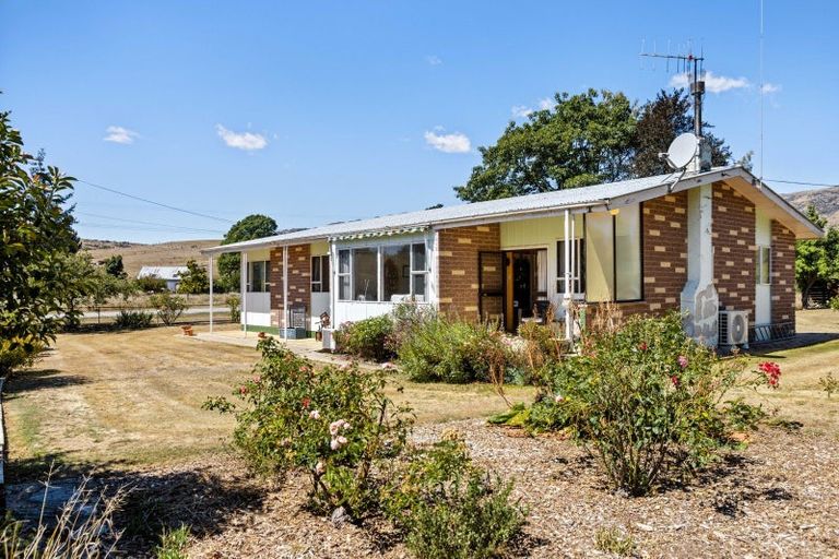 Photo of property in 6 Cambridge Road, Patearoa, 9398