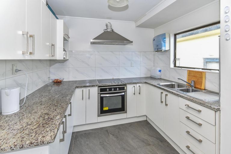 Photo of property in 37 Templeton Place, Clendon Park, Auckland, 2103