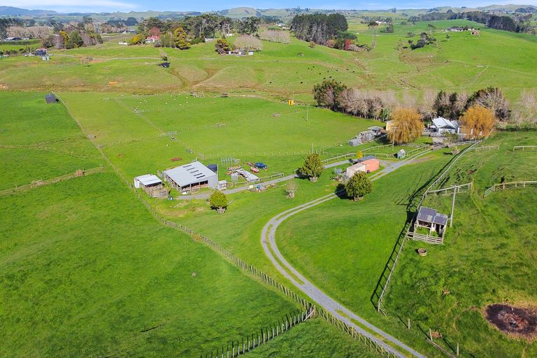 Photo of property in 141 Karioitahi Road, Waiuku, 2683
