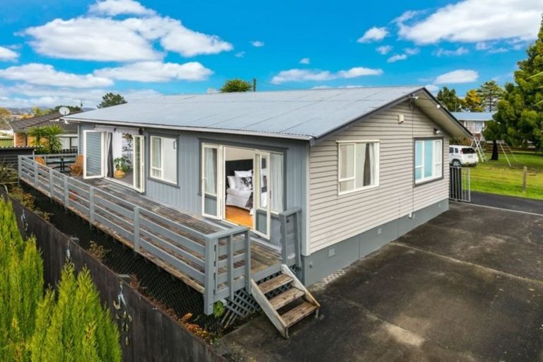 Photo of property in 1/48 Waimumu Road, Massey, Auckland, 0614