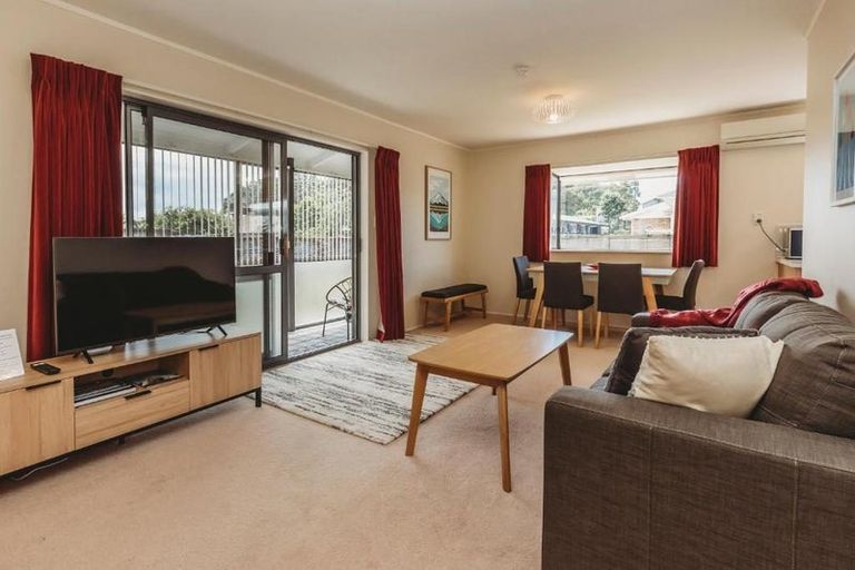 Photo of property in 2/47 Gilbert Street, New Plymouth, 4310