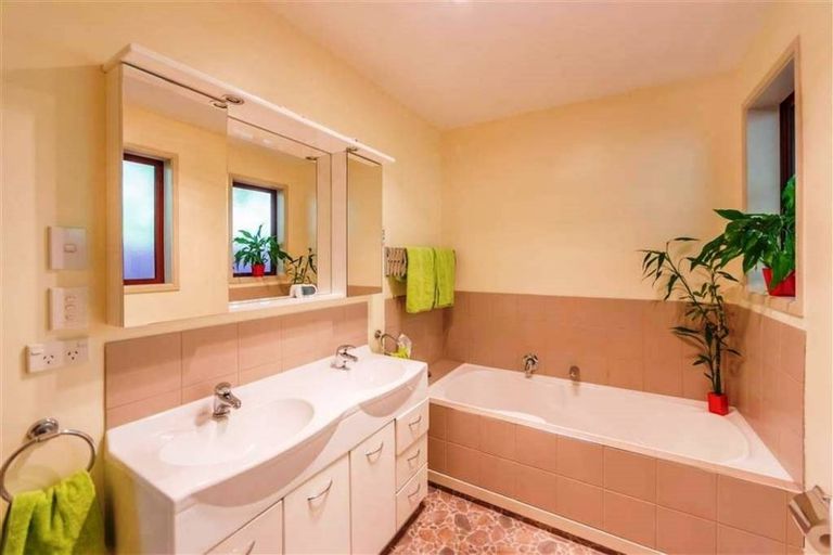 Photo of property in 51 Balgay Street, Upper Riccarton, Christchurch, 8041