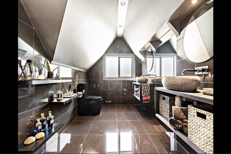 Photo of property in 147 Seatoun Heights Road, Miramar, Wellington, 6022