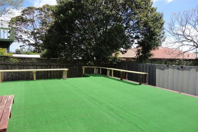 Photo of property in 9/26 Islington Avenue, New Lynn, Auckland, 0600