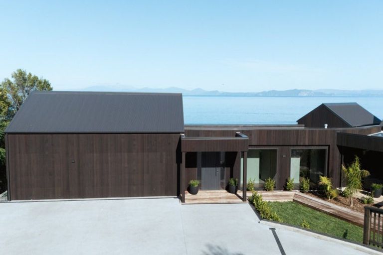Photo of property in 33 Whakamoenga Point, Acacia Bay, Taupo, 3385