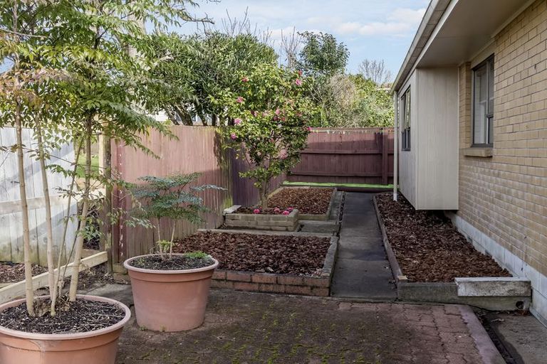 Photo of property in 2/39 Majesty Place, Half Moon Bay, Auckland, 2012