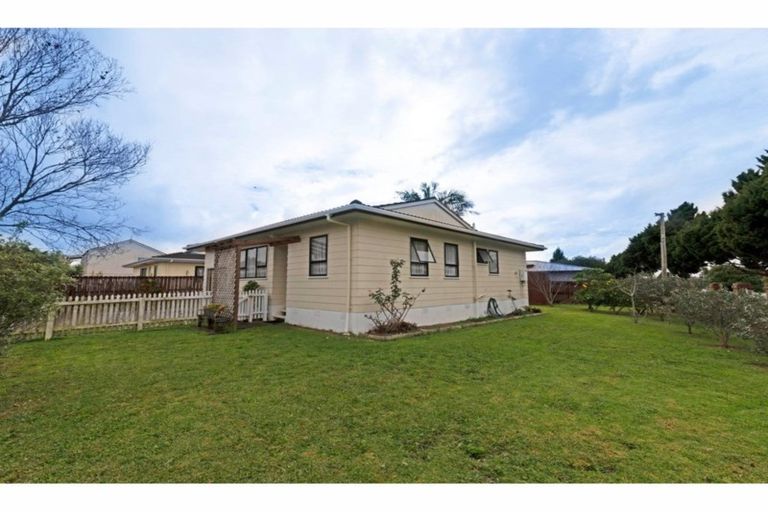Photo of property in 2/1 Silverstone Place, Henderson, Auckland, 0612