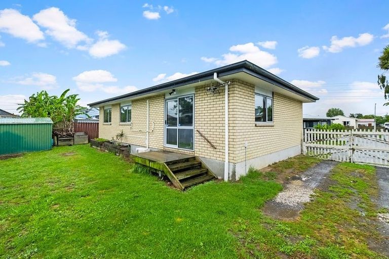 Photo of property in 2/1 Clarice Place, Takanini, 2112