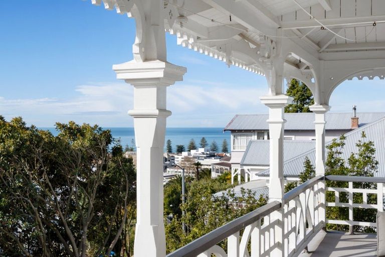 Photo of property in 15 Colenso Avenue, Hospital Hill, Napier, 4110