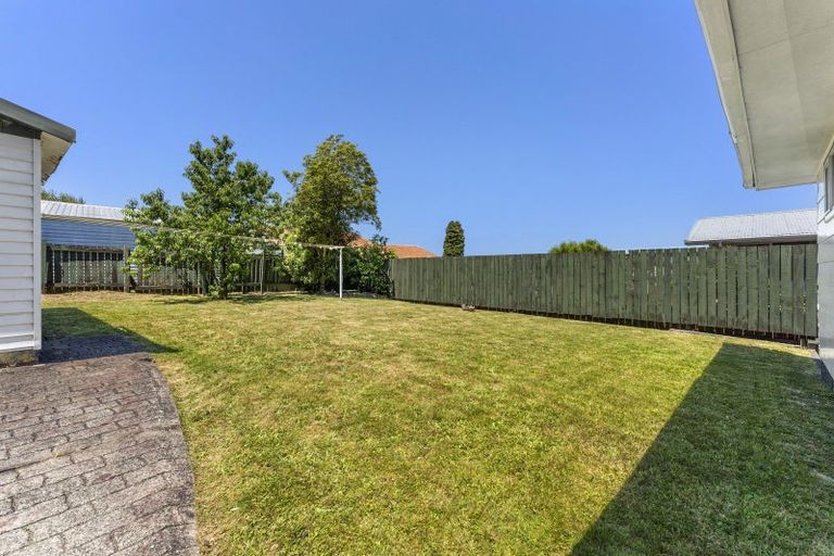 Photo of property in 24 Hartford Crescent, Totara Park, Upper Hutt, 5018