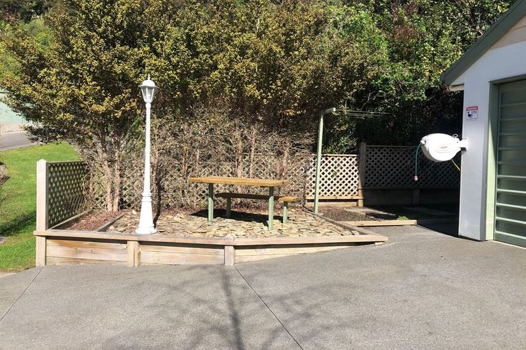 Photo of property in 21 Amelia Crescent, Waikawa, Picton, 7220