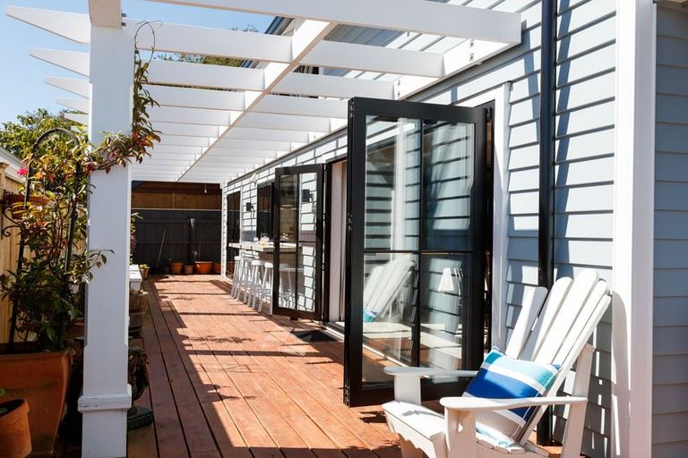 Photo of property in 5 Colombo Street, Hokowhitu, Palmerston North, 4410