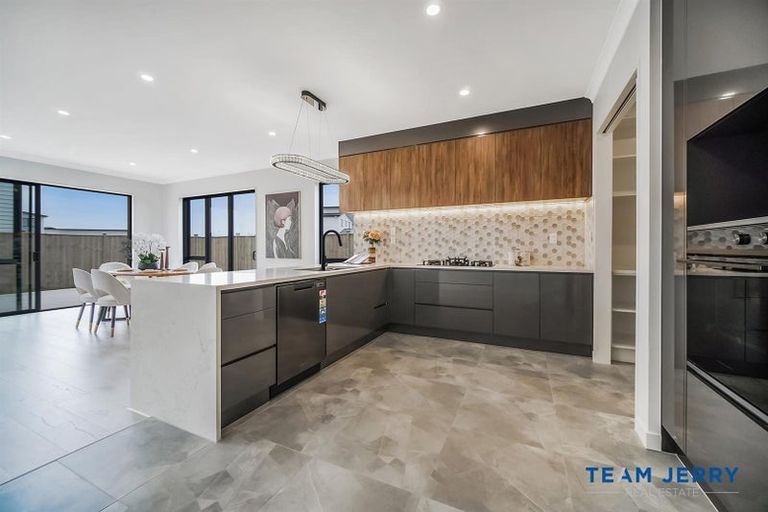 Photo of property in 17 Kaitiaki Drive, Clarks Beach, 2122