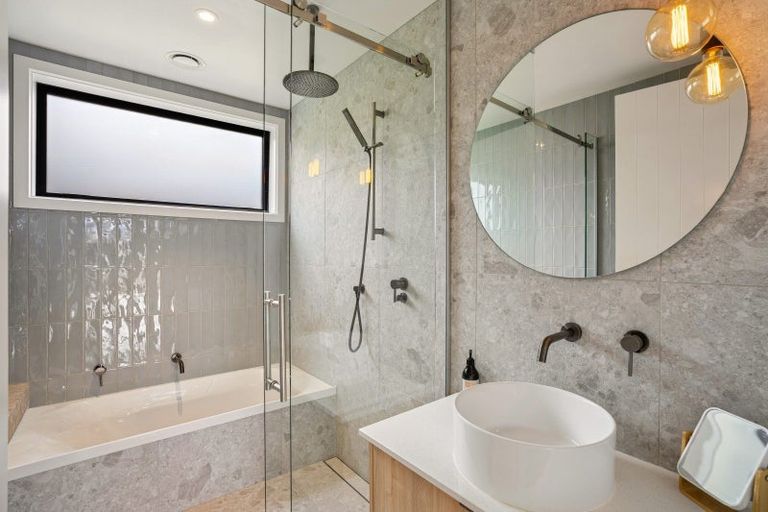 Photo of property in 4 Mckellar Drive, Jacks Point, Queenstown, 9371