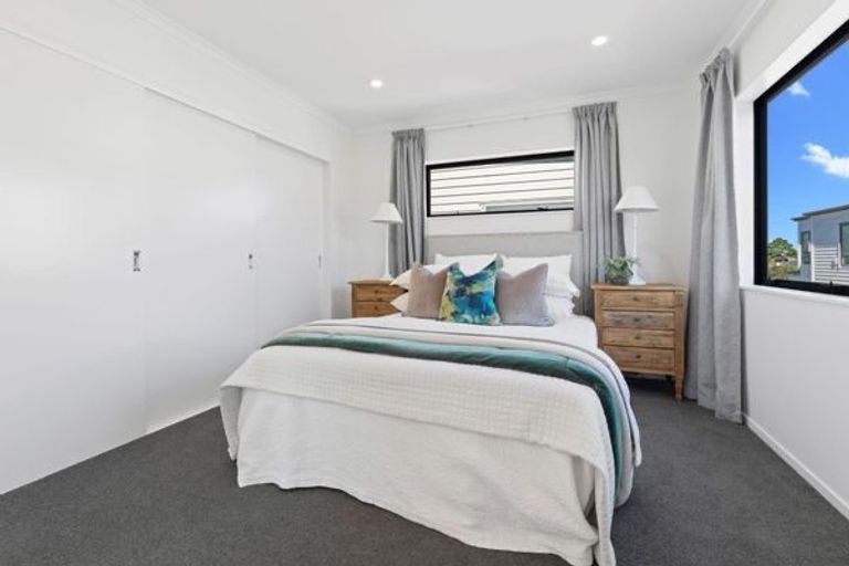 Photo of property in 53a Sunderlands Road, Half Moon Bay, Auckland, 2012