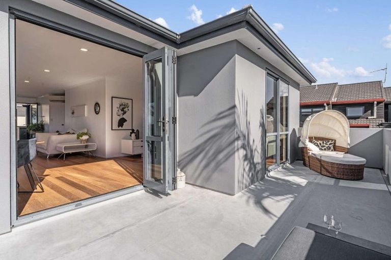 Photo of property in 16a Valley Road, Browns Bay, Auckland, 0630