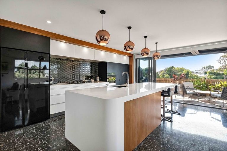 Photo of property in 244 Devon Street West, New Plymouth, 4310