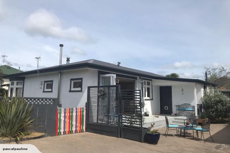 Photo of property in 105b Pahiatua Street, Hokowhitu, Palmerston North, 4410