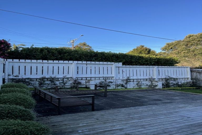 Photo of property in 1/38 Hillcrest Avenue, Hillcrest, Auckland, 0627