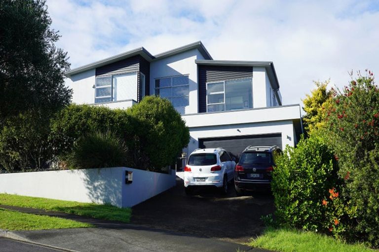 Photo of property in 12 Rangi Avenue, Schnapper Rock, Auckland, 0632