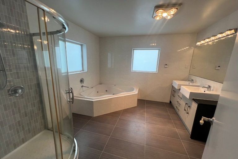 Photo of property in 32 Bur Oak Terrace, Schnapper Rock, Auckland, 0632
