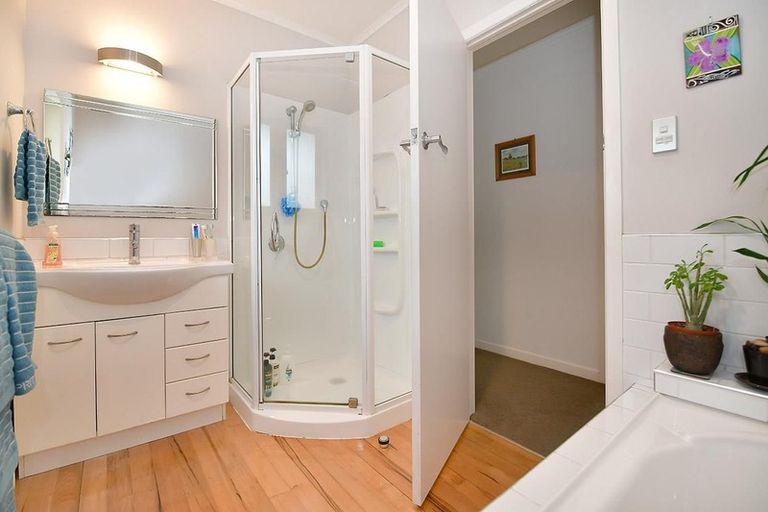 Photo of property in 462 Paremoremo Road, Paremoremo, Auckland, 0632