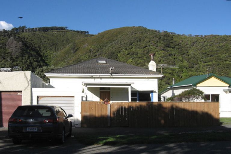 Photo of property in 7 Tuatoru Street, Eastbourne, Lower Hutt, 5013