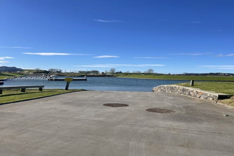 Photo of property in 8 Ronomor Place, Whitianga, 3510