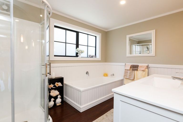 Photo of property in 5 Colombo Street, Hokowhitu, Palmerston North, 4410