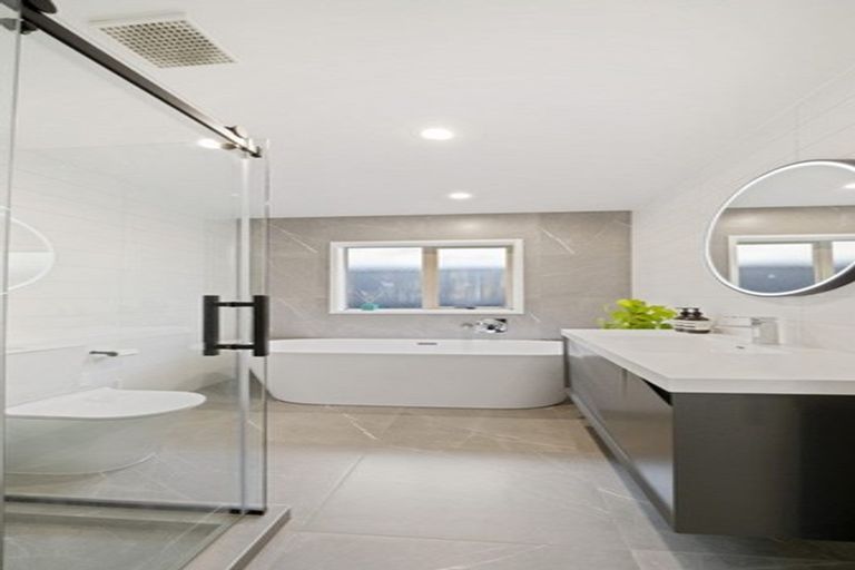 Photo of property in 47 Crawford Avenue, Mangere Bridge, Auckland, 2022