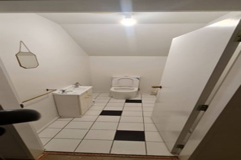 Photo of property in 7 Garden Road, Northland, Wellington, 6012