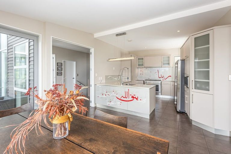 Photo of property in 2 Redcliffs View Lane, Redcliffs, Christchurch, 8081