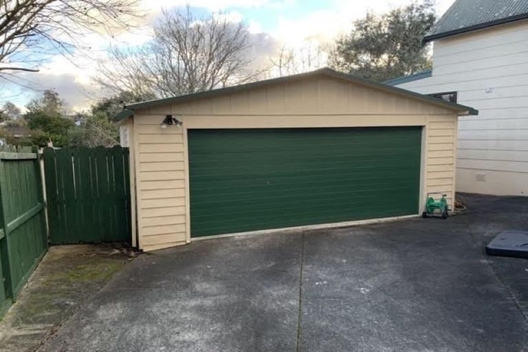 Photo of property in 6 Orinda Close, Botany Downs, Auckland, 2010