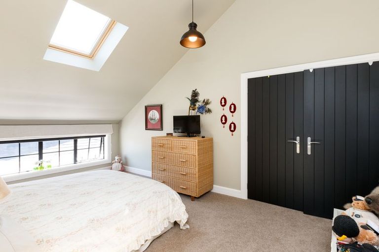 Photo of property in 5 Colombo Street, Hokowhitu, Palmerston North, 4410