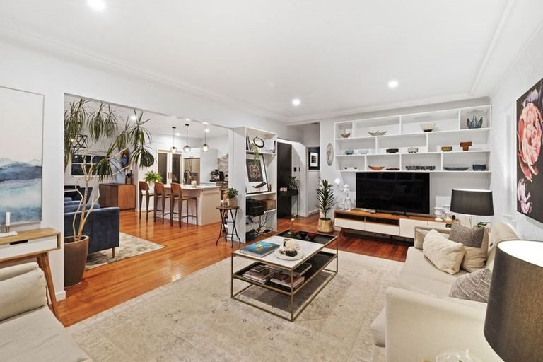 Photo of property in 24 Chatham Avenue, Paremoremo, Auckland, 0632