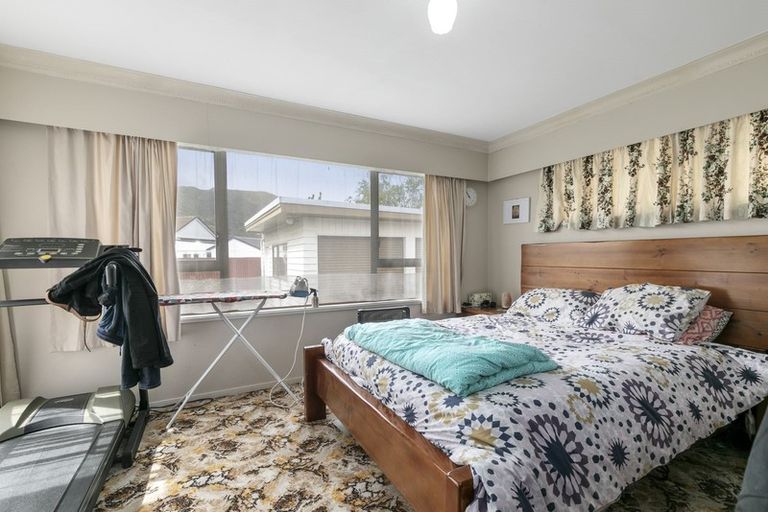 Photo of property in 81 Cambridge Terrace, Waterloo, Lower Hutt, 5011