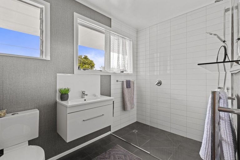 Photo of property in 230 Frankley Road, Frankleigh Park, New Plymouth, 4310