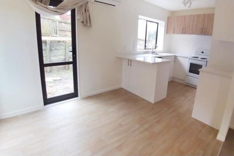 Photo of property in 2/6 Mira Place, Windsor Park, Auckland, 0632