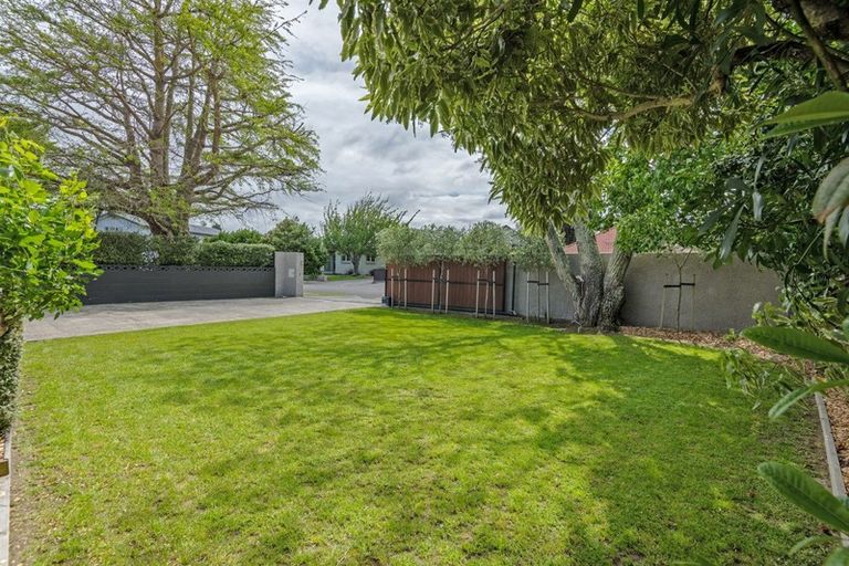 Photo of property in 8 Hughes Avenue, Hokowhitu, Palmerston North, 4410