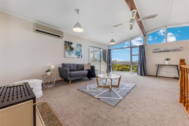 Photo of property in 9 Ellesmere Crescent, Pakuranga Heights, Auckland, 2010