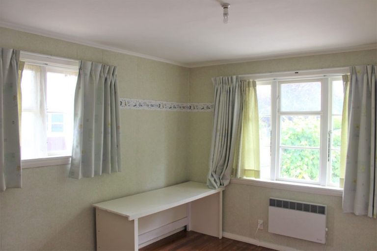 Photo of property in 16 Attlee Crescent, Bryndwr, Christchurch, 8053