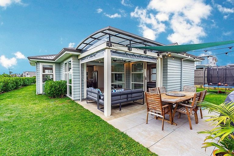 Photo of property in 14 Tyler Davies Drive, Red Beach, 0932