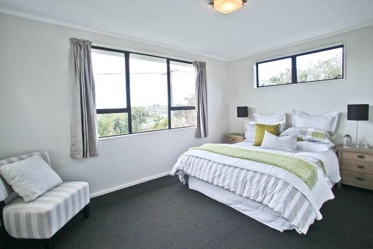 Photo of property in 1/184 Chivalry Road, Glenfield, Auckland, 0629