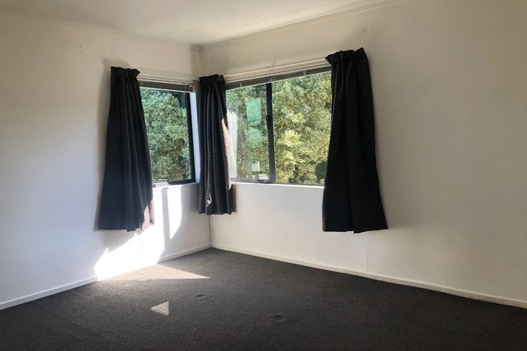 Photo of property in 5 Goldfinch Rise, Unsworth Heights, Auckland, 0632