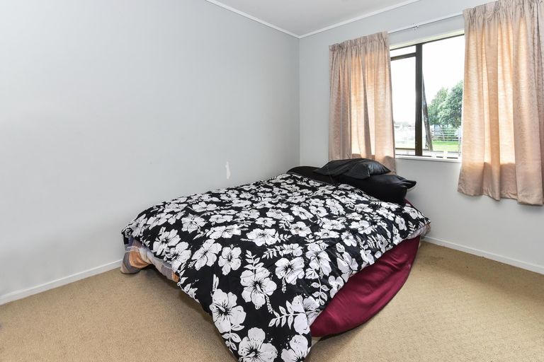 Photo of property in 37 Templeton Place, Clendon Park, Auckland, 2103
