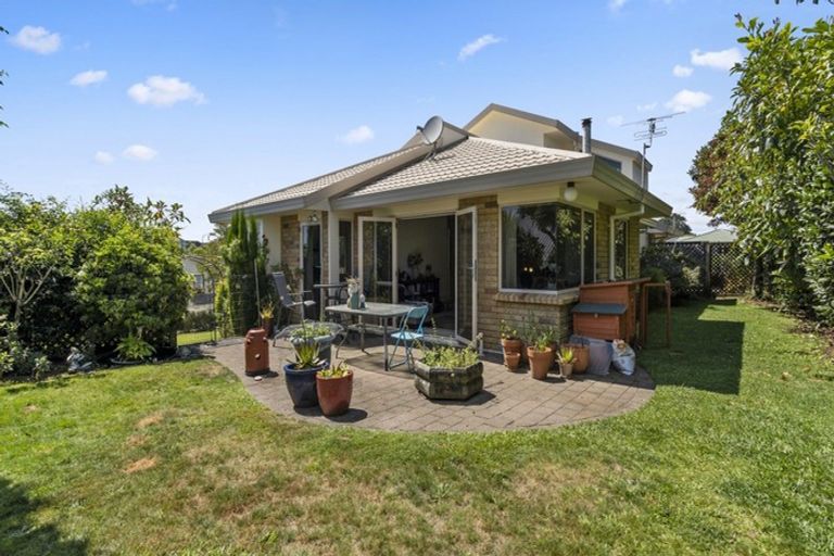 Photo of property in 1 Maple Crescent, Whalers Gate, New Plymouth, 4310