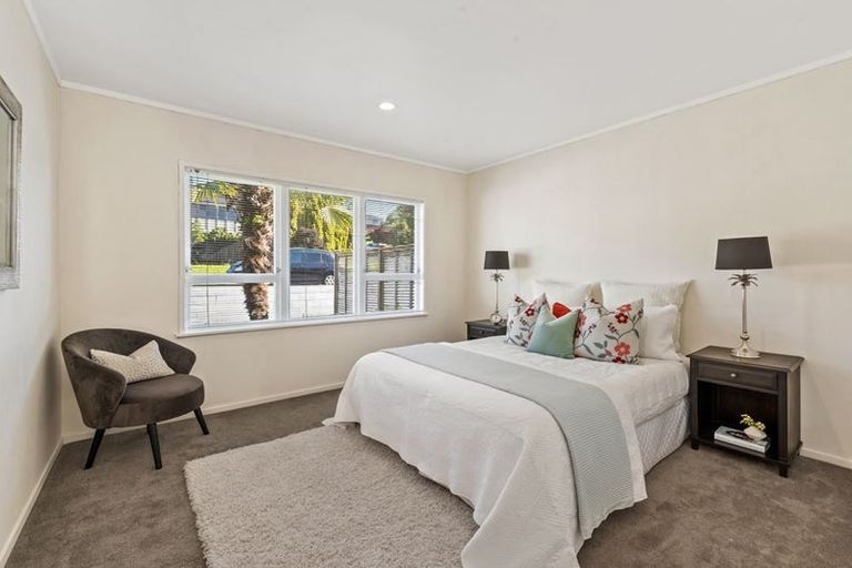 Photo of property in 1/10 Agincourt Street, Glenfield, Auckland, 0629