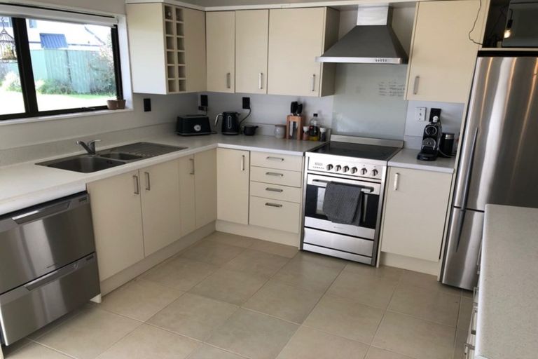 Photo of property in 2 Millen Place, Clarks Beach, 2122