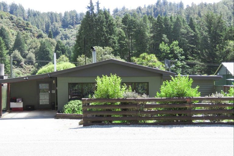 Photo of property in 20 Ramsay Street, Blacks Point, Reefton, 7830