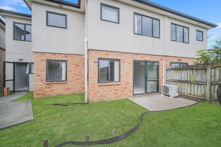 Photo of property in 92b Naylors Drive, Mangere, Auckland, 2022